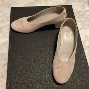 COS light gray suede pump/heels